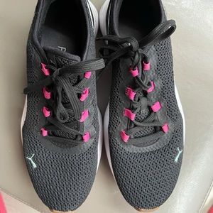 Puma tennis shoes size 8.5